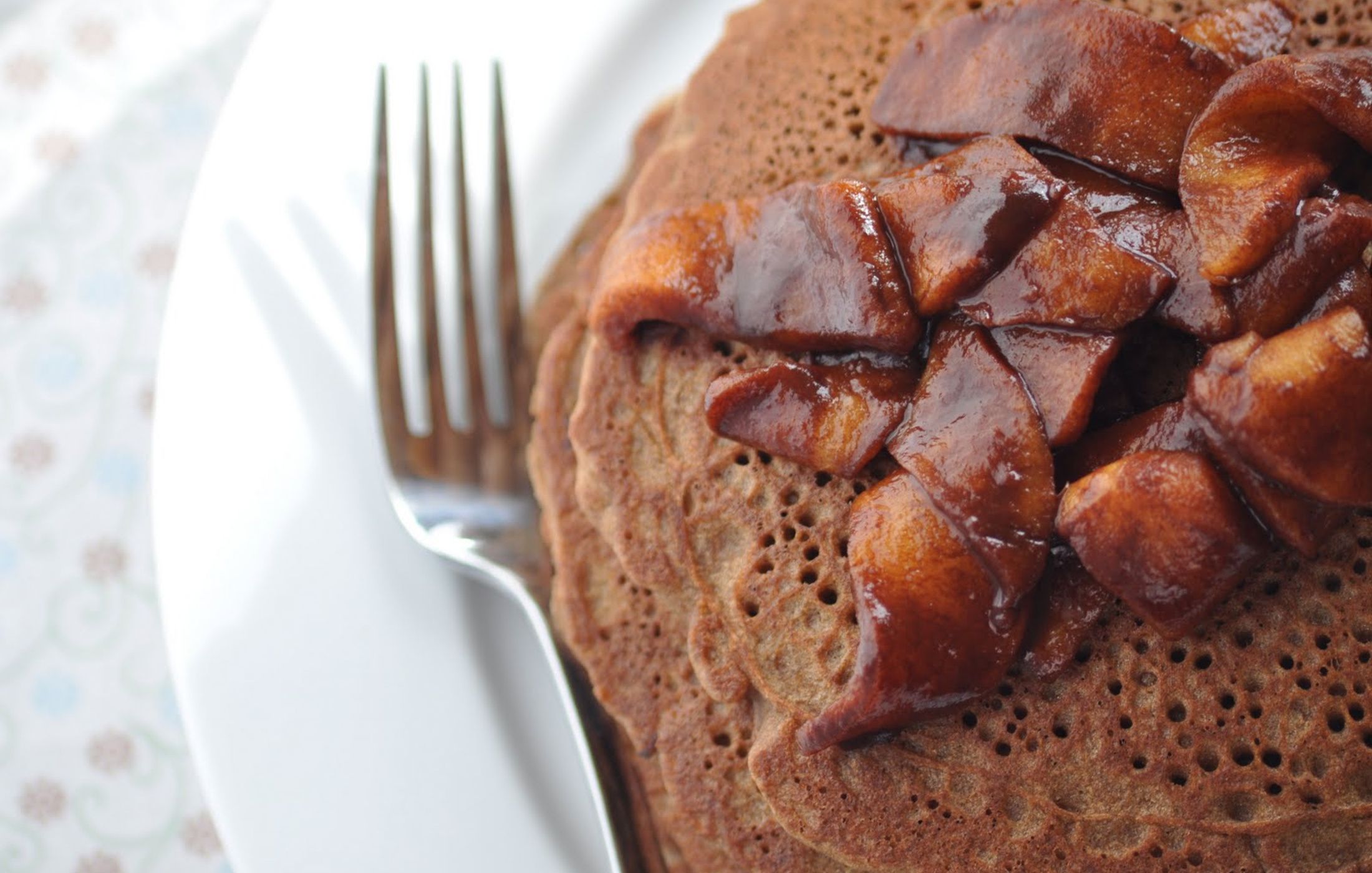 Gluten-Free Apple-Cinnamon Teff Pancakes