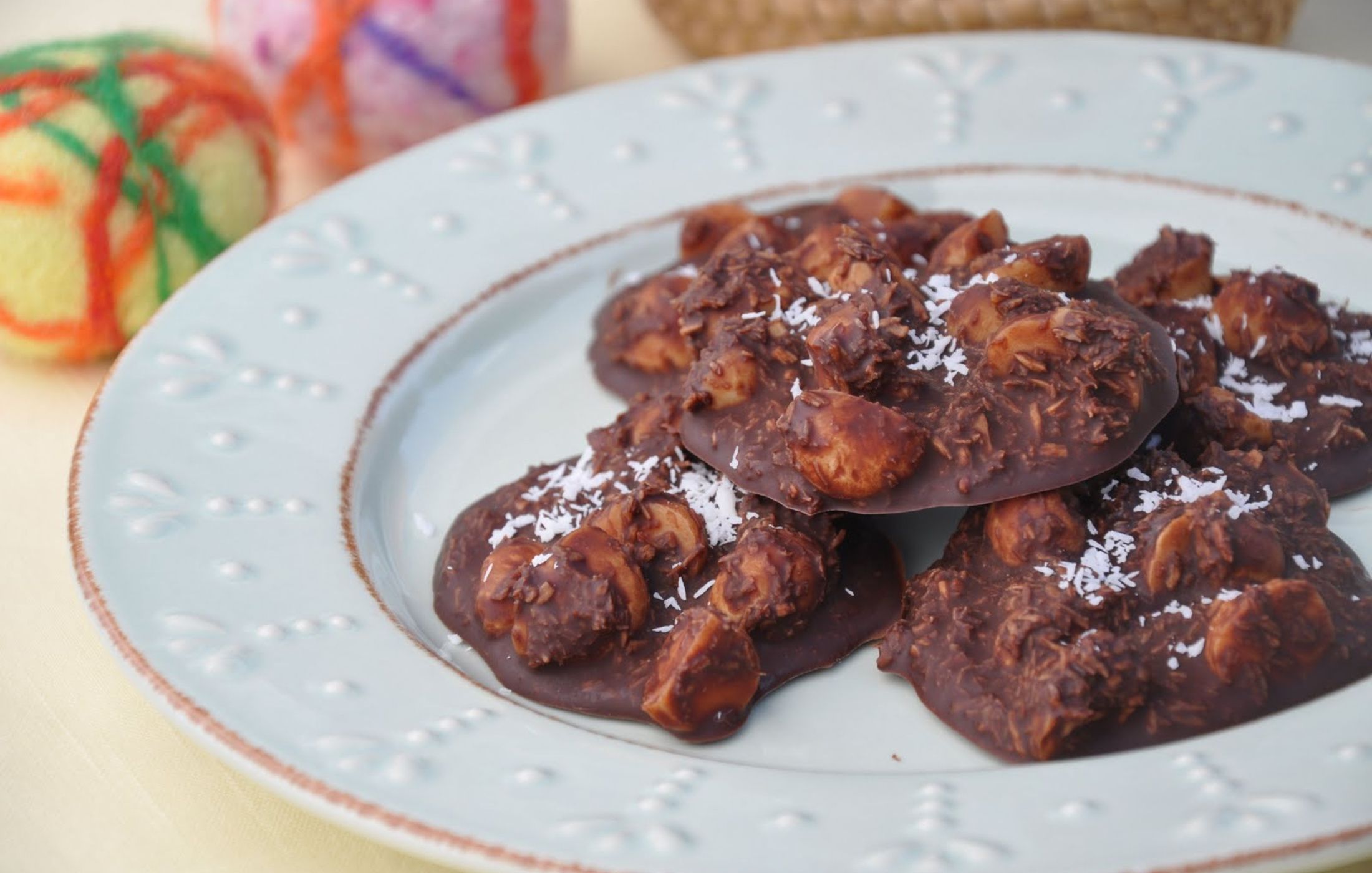 Chocolate-Macadamia Nut Clusters Sugar-Free