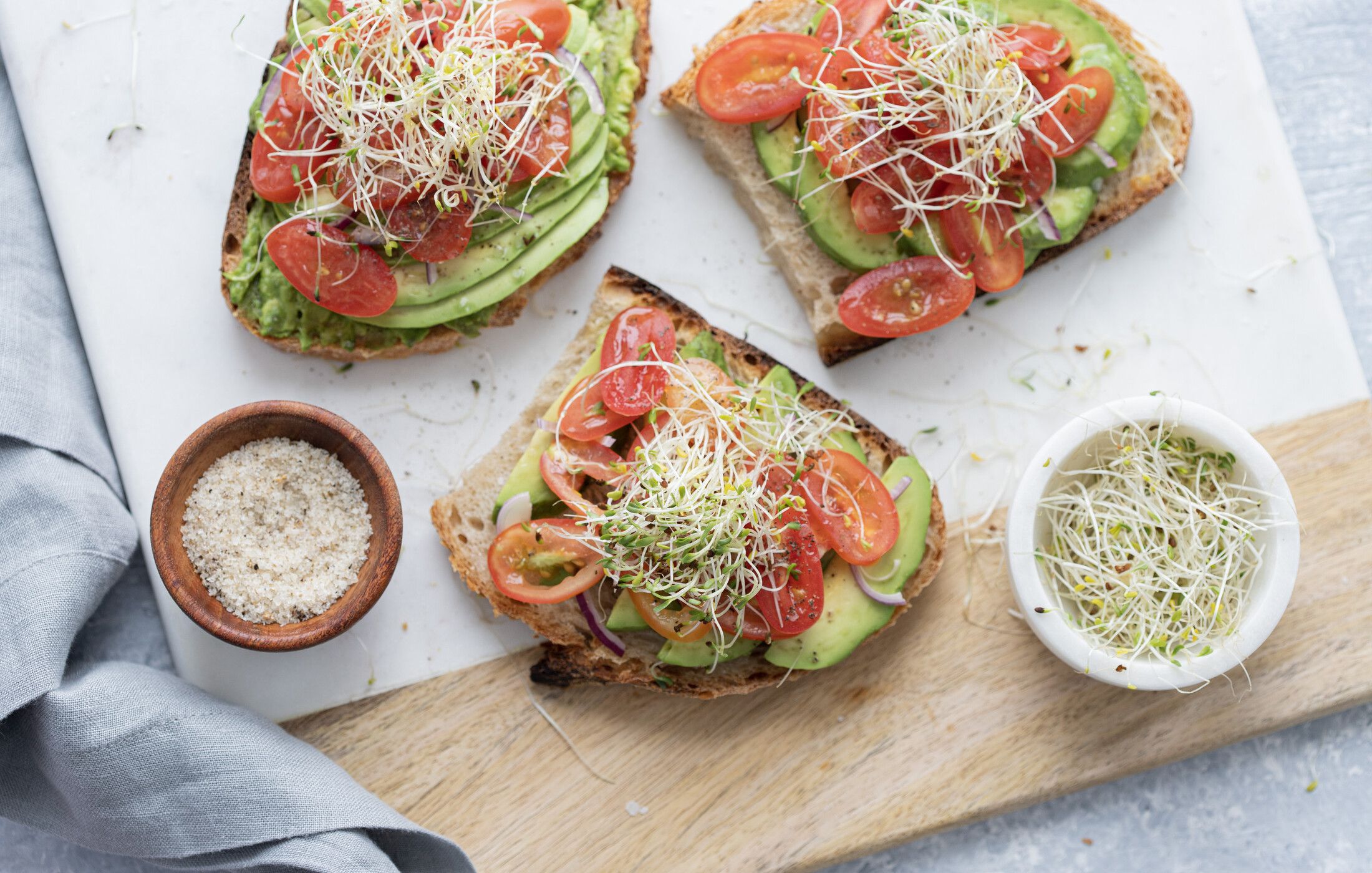 Avocado Toast with Tomatoes