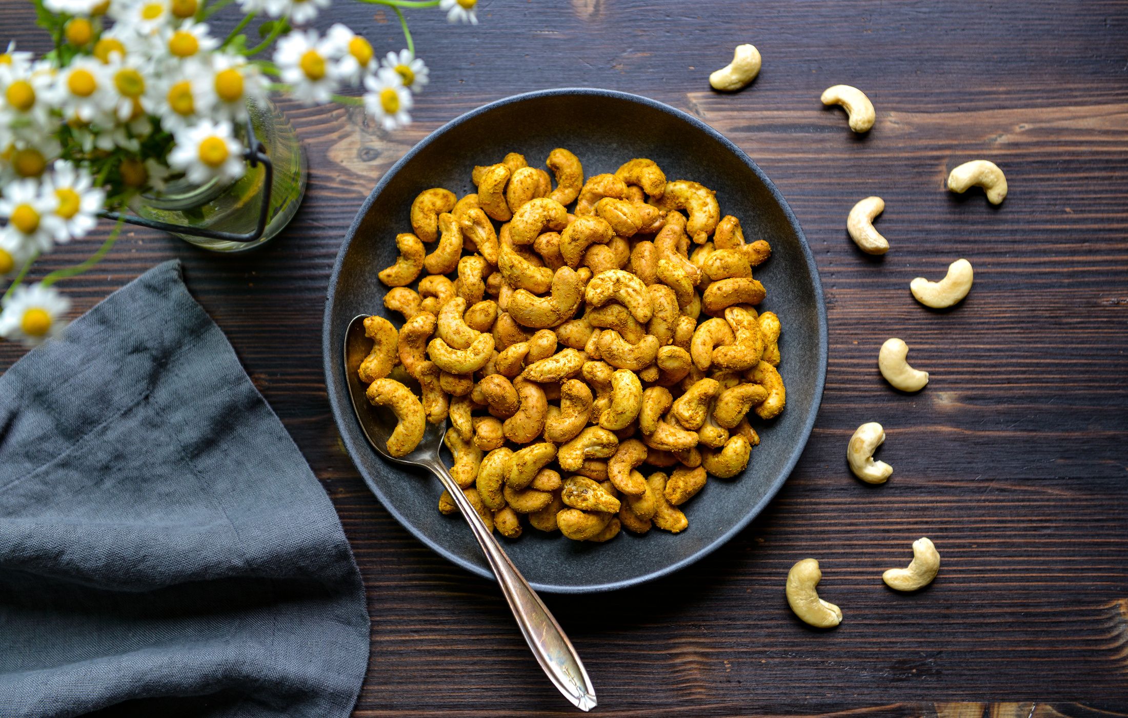 CURRY ROASTED CASHEWS-1