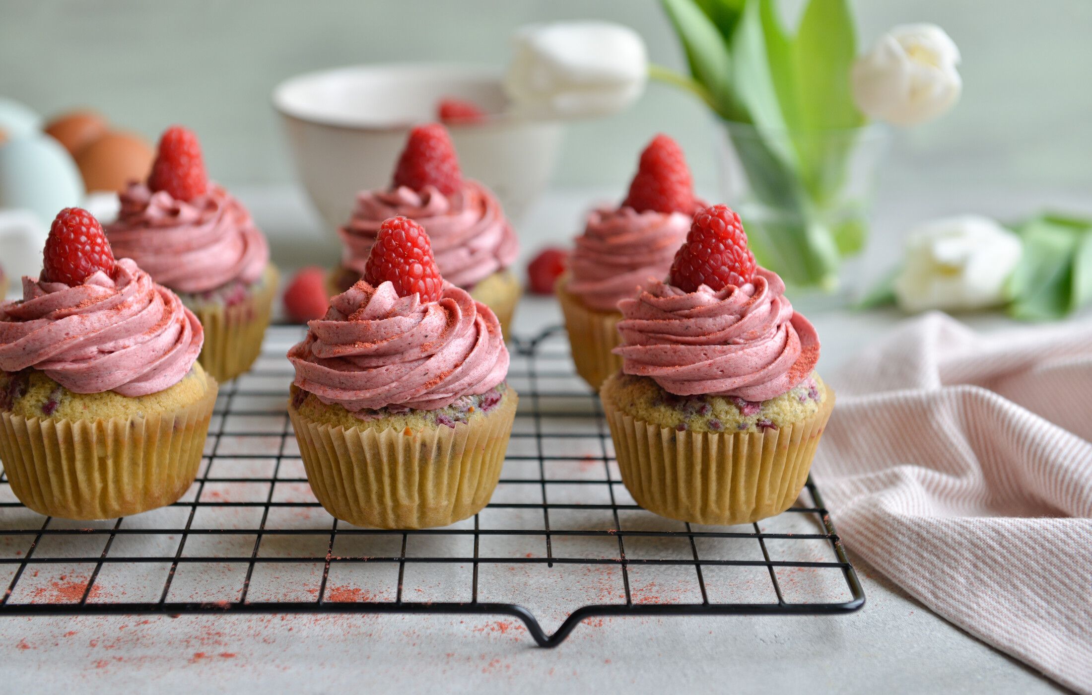 GLUTEN-FREE RASPBERRY CUPCAKES-1