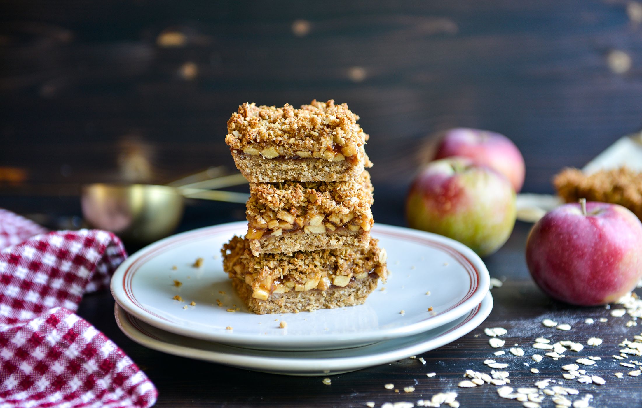 HEALTHY GLUTEN-FREE APPLE PIE BARS-1