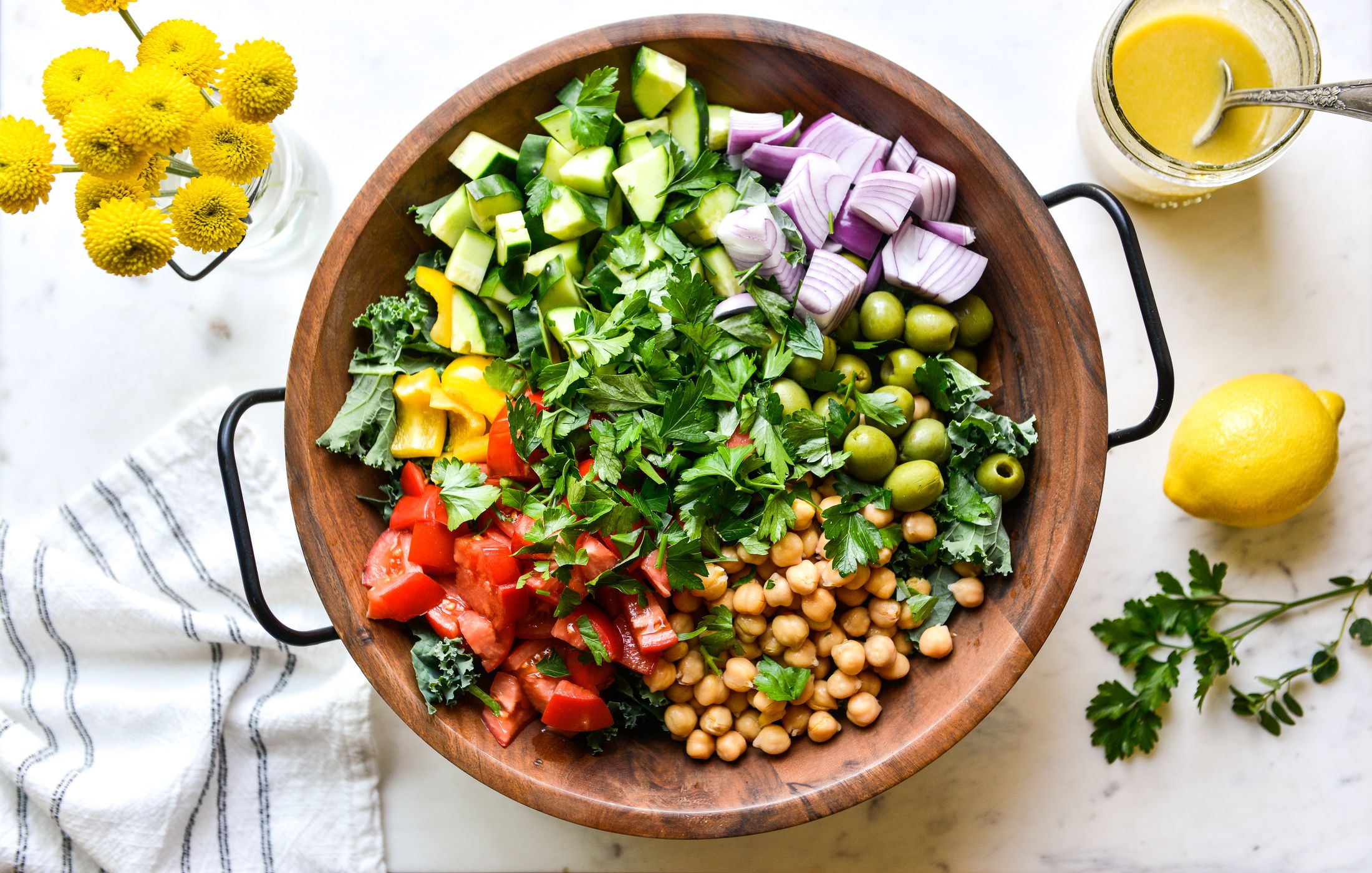 MEDITERRANEAN-KALE-CHICKPEA-SALAD-LEMON-DIJON-DRESSING-2