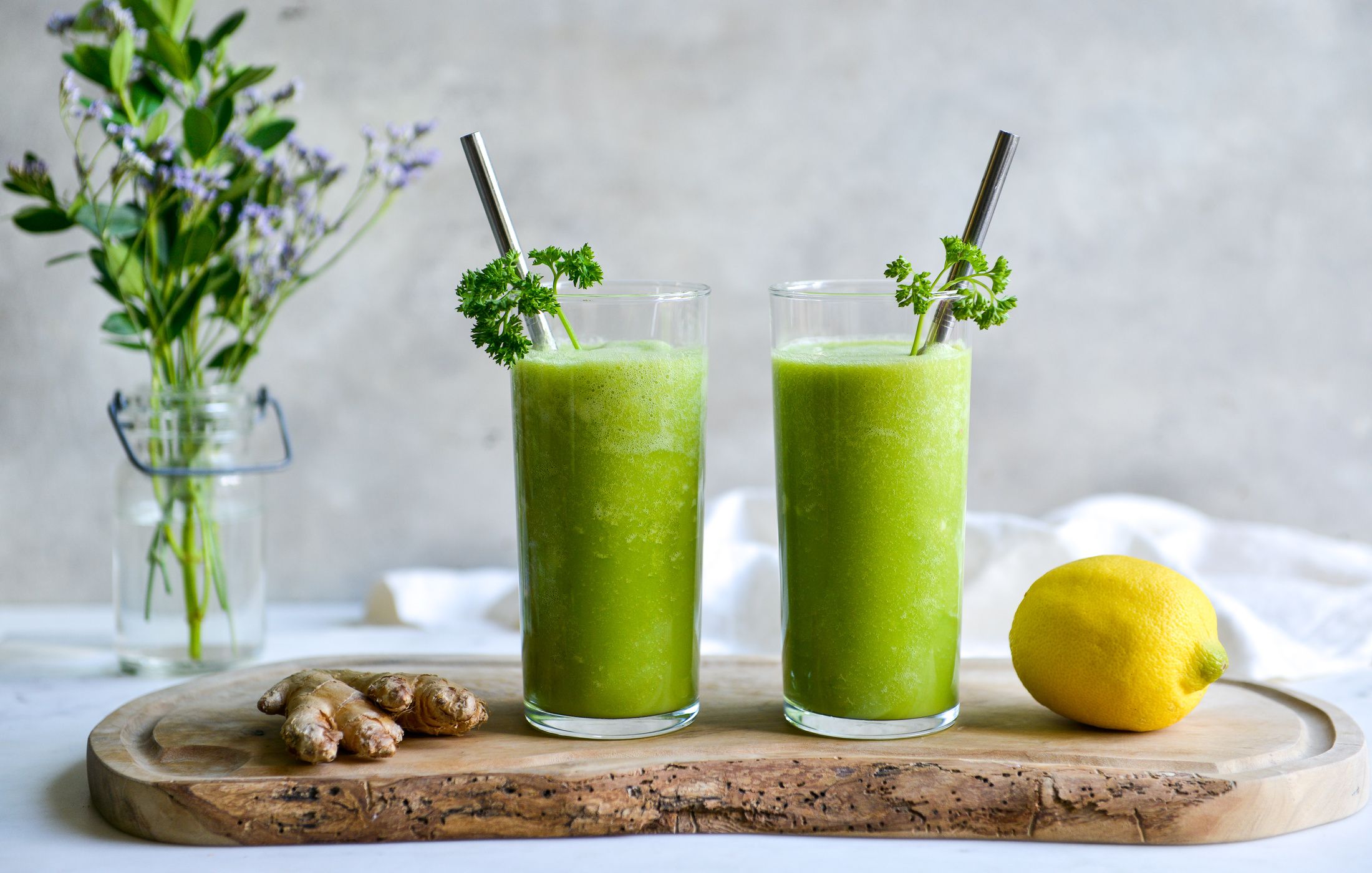 PARSLEY-CABBAGE DETOX SMOOTHIE-1