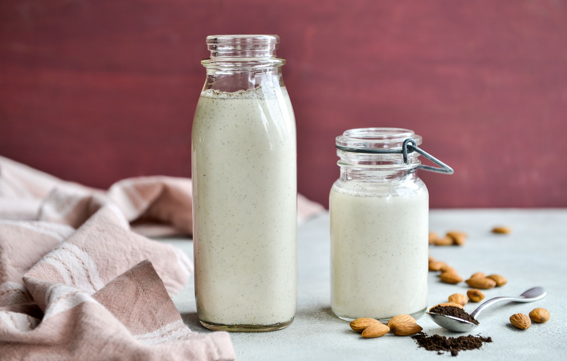 RAW VANILLA ALMOND MILK-1