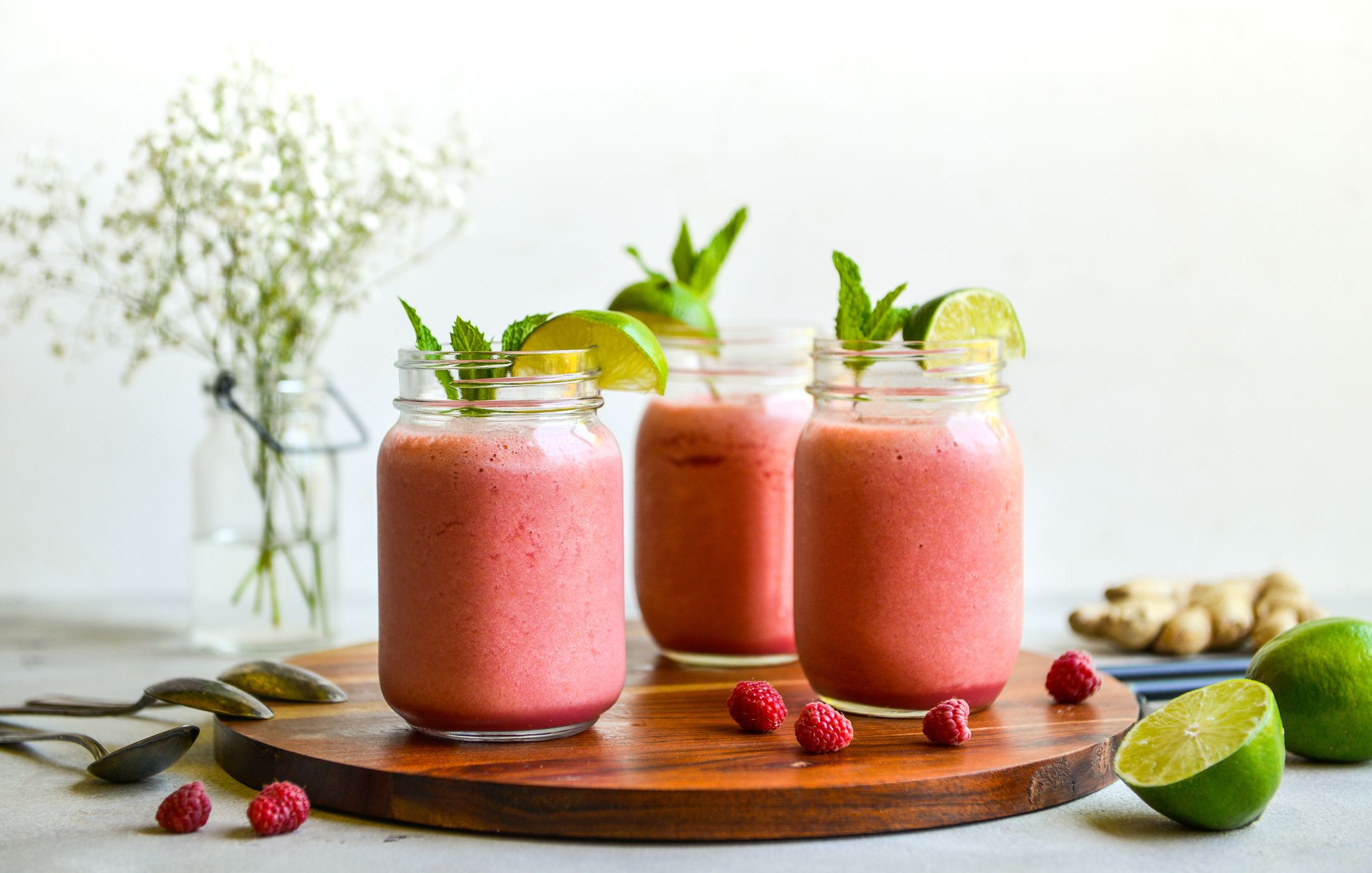 REFRESHING RASPBERRY-GINGER SMOOTHIE-1