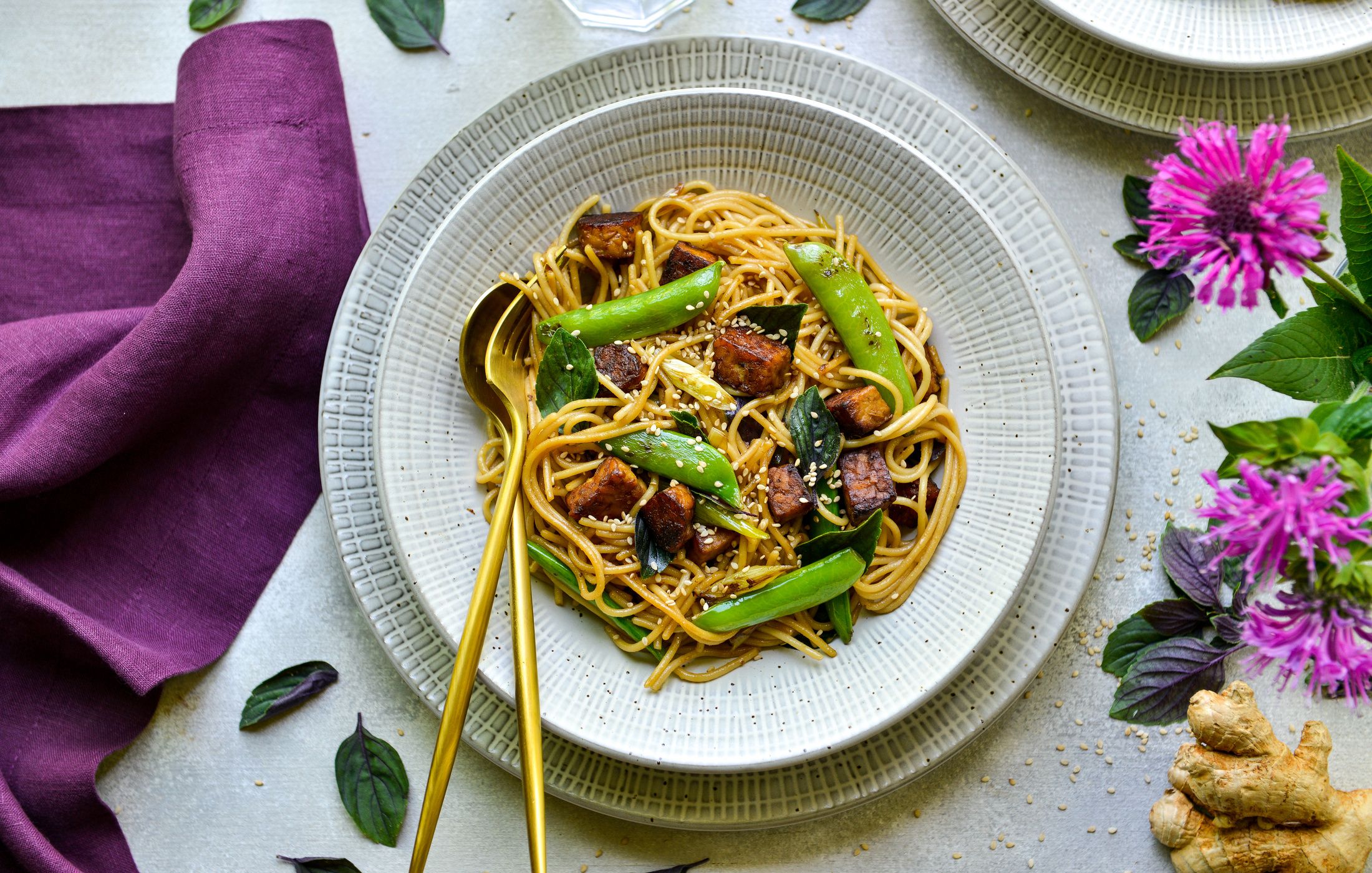 STIR FRIED NOODLES TEMPEH SNAP PEAS BASIL-1