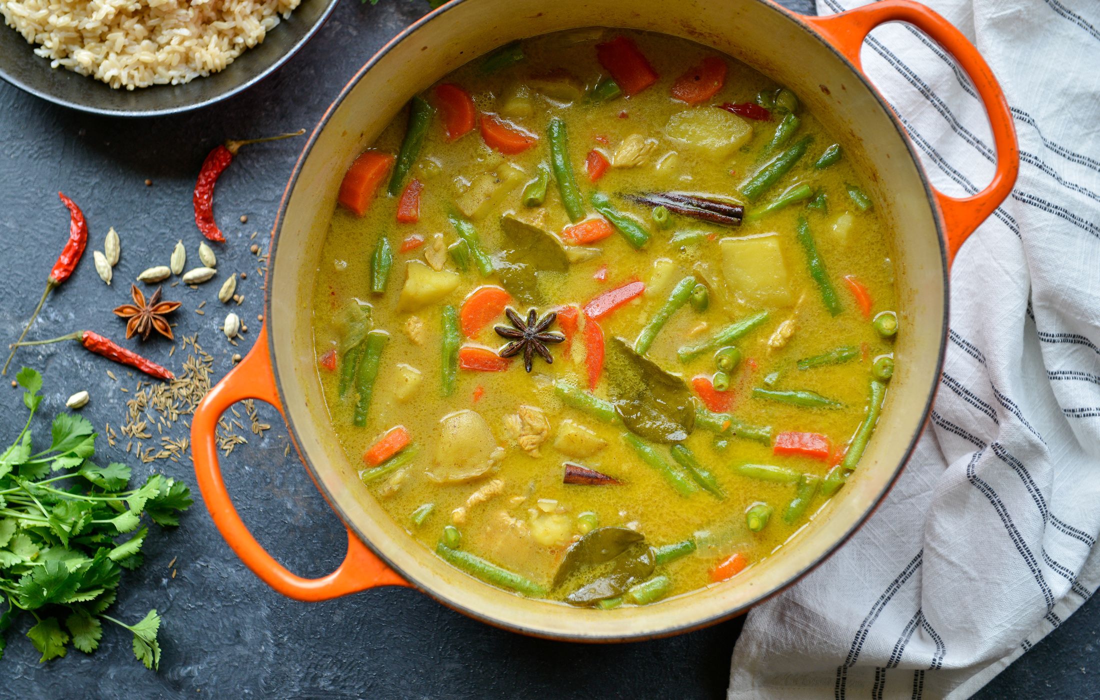 THAI MASSAMAN CHICKEN & VEGETABLE CURRY-1