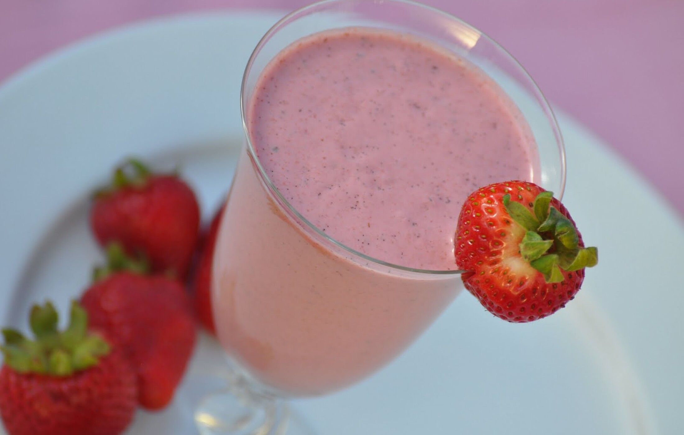 Strawberry-Almond Smoothie Dairy-Free