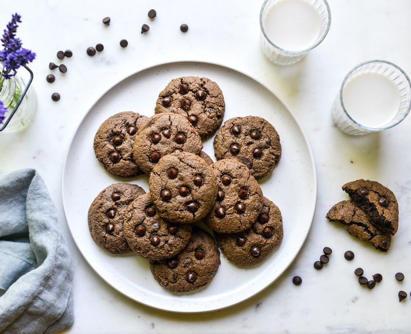 DOUBLE CHOCOLATE ALMOND FLOUR BROWNIE COOKIES GRAIN-FREE-1