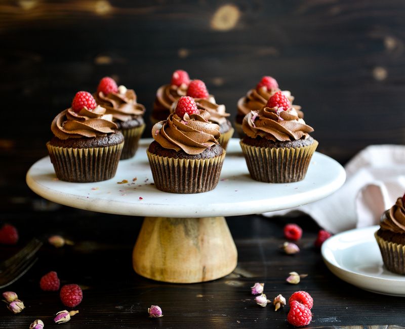 GLUTEN-FREE CHOCOLATE CUPCAKES WITH BUTTERCREAM FROSTING-1