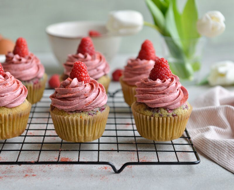 GLUTEN-FREE RASPBERRY CUPCAKES-1