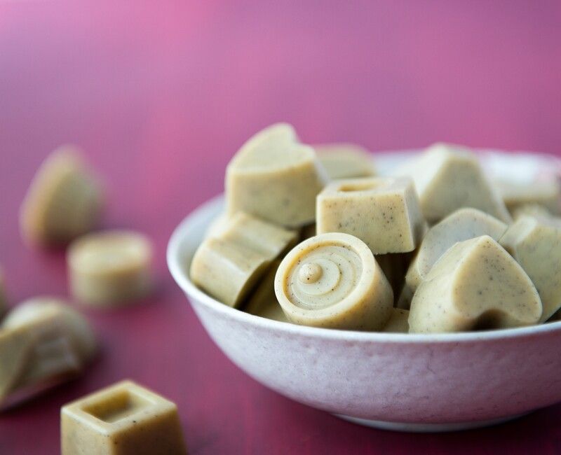 RAW VANILLA WHITE CHOCOLATES-1