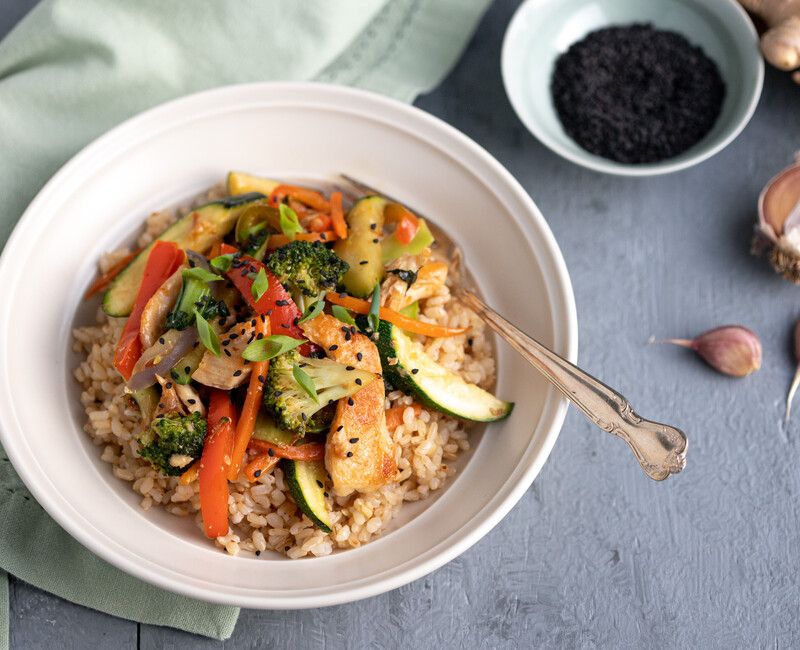 Chicken Stir Fry with Bell Peppers, Carrots, and Broccoli 