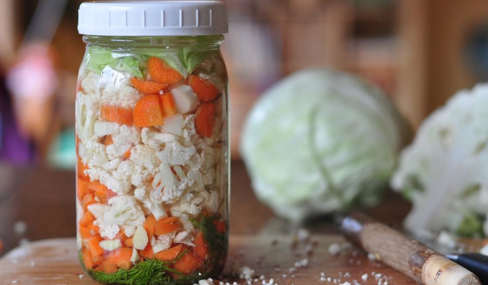 HOW TO MAKE LACTO-FERMENTED VEGETABLES